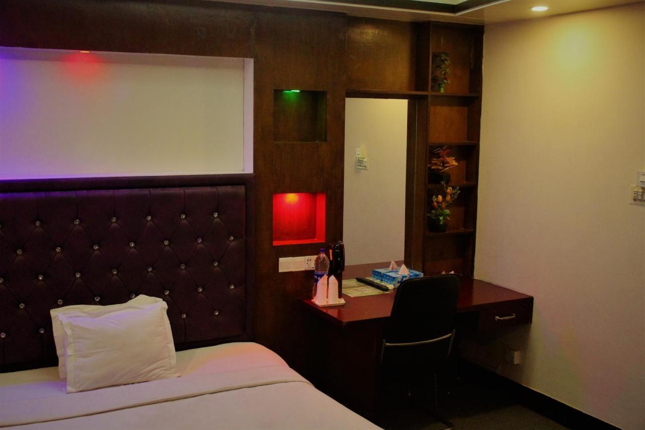 Hotel Blue Bird Dhaka Exteriör bild