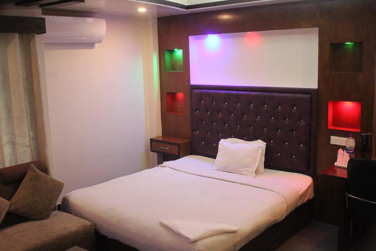 Hotel Blue Bird Dhaka Exteriör bild
