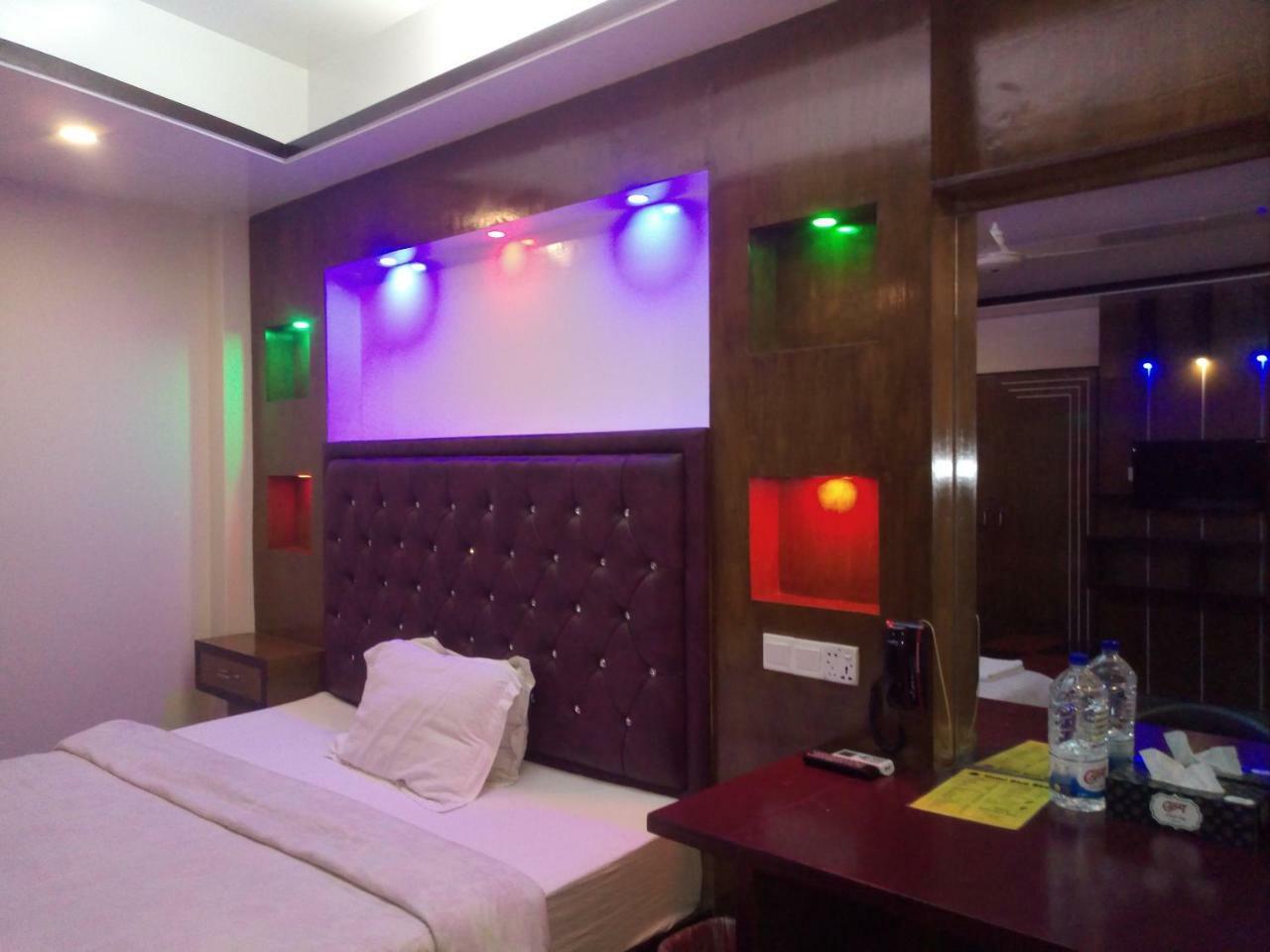 Hotel Blue Bird Dhaka Exteriör bild